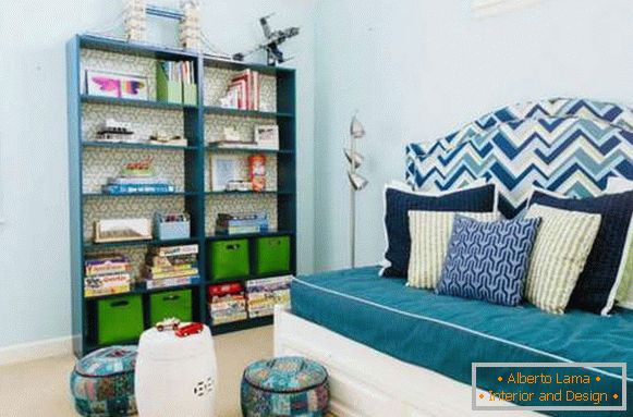 bookcase in the nursery, photo 25