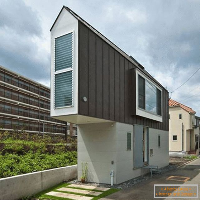 House of a strange form from Mizuishi Architects Atelier