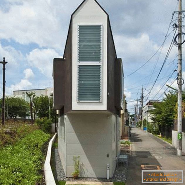 House of a strange form from Mizuishi Architects Atelier - фото 2