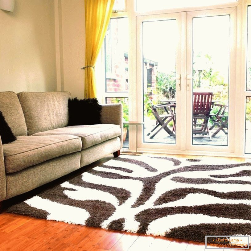 Black and white carpet in the living room