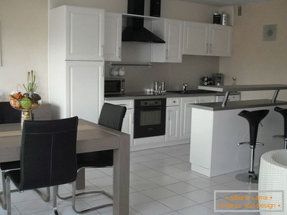 kitchen furniture в чёрно-белых тонах в дизайне квартиры студии
