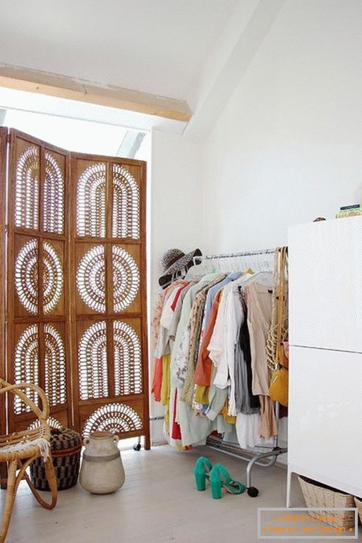 Openwork wooden screen in the interior design of the dressing room