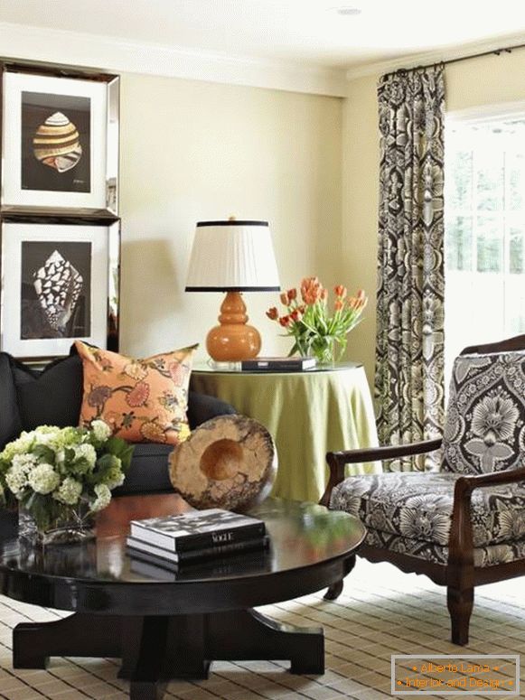Living Room Decoration with Table Lamp