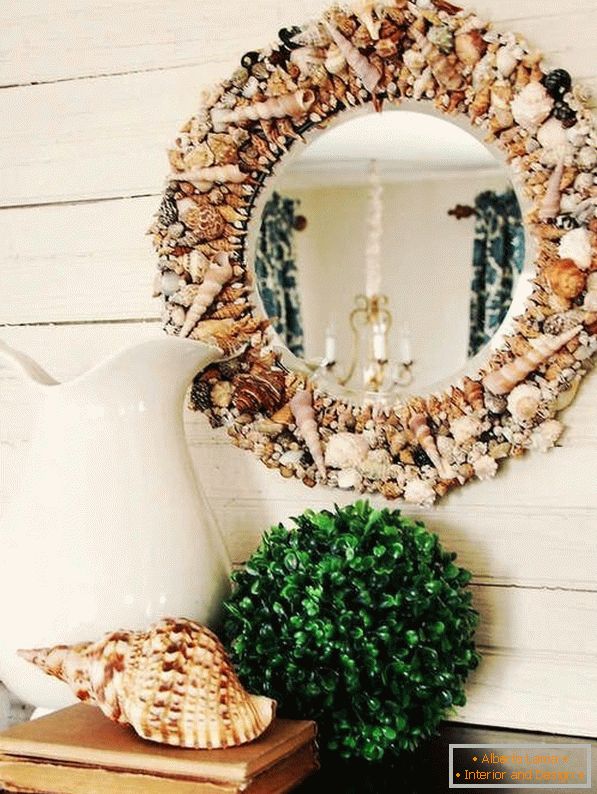 Round frame for a mirror made of shells