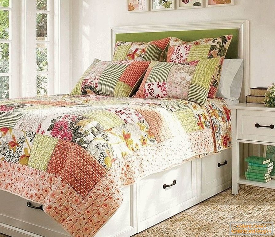 Bedspread and pillowcases