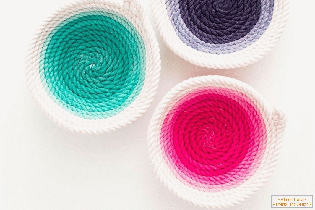 Colored vases made of thick yarn