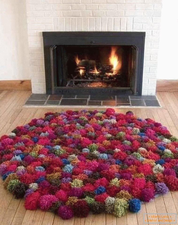 Multicolored mat of pom-poms