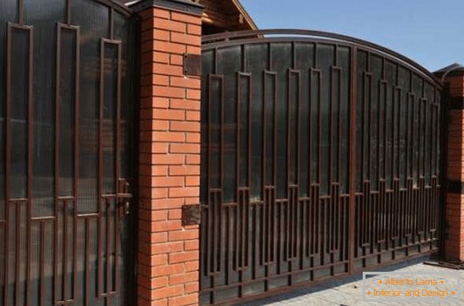 photo fence for a private house of polycarbonate