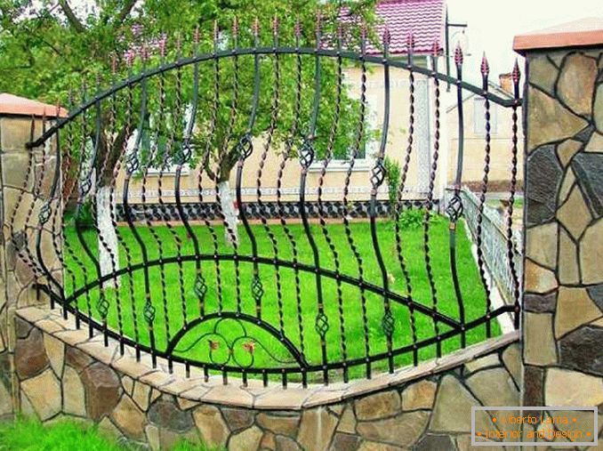 types of fences for private houses