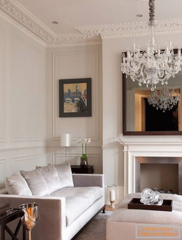 Stylish stucco decoration in the interior of the living room - photo