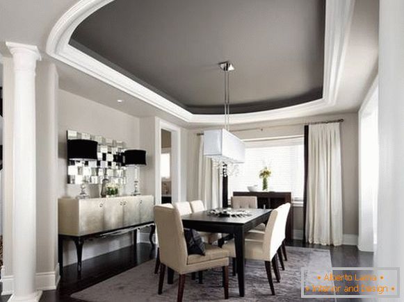 Elements of stucco molding from foam in the design of the living room