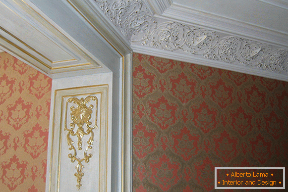 Cornices and moldings in the interior - stucco from foam