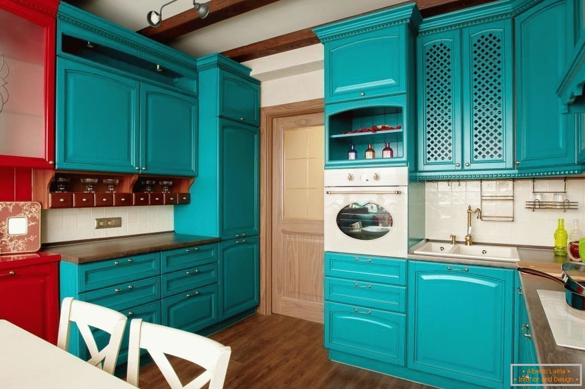 Turquoise-red combination in the interior of the kitchen