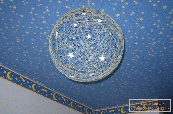 Ideas for decorating a house with your own hands - a ball of threads like a lamp