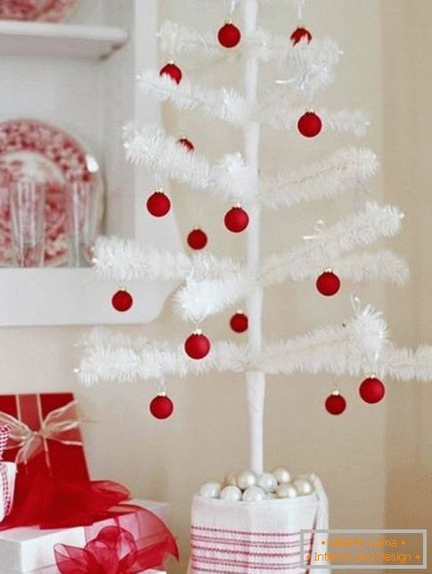 simple-and-stylish-decoration-Christmas tree