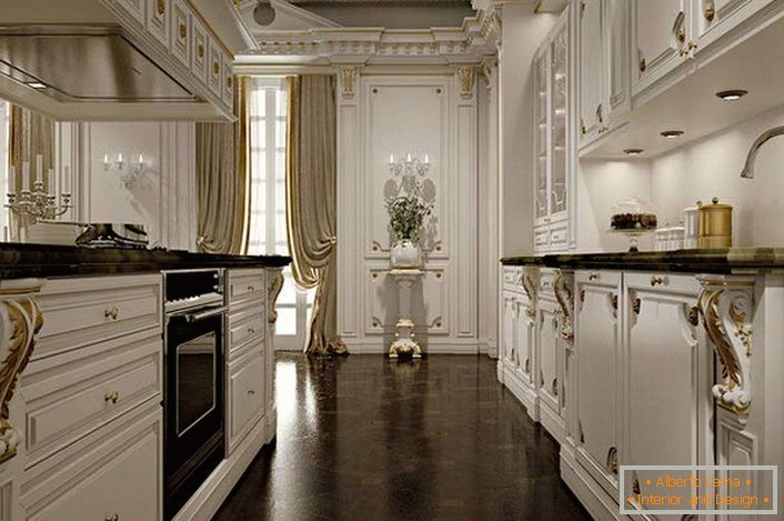 The noble interior of the kitchen in white and gold colors testifies to the good taste of the owner of the house. 