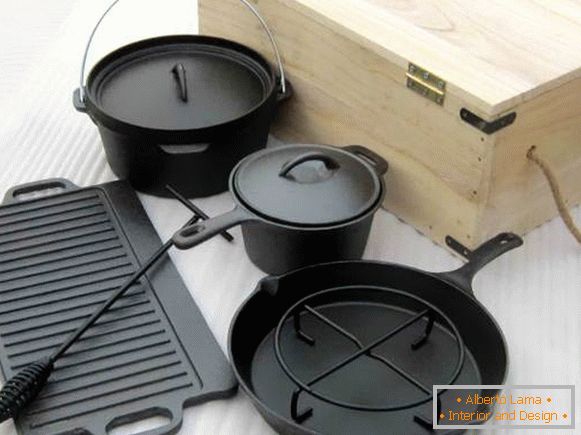 Stunning set of cookware made of cast iron