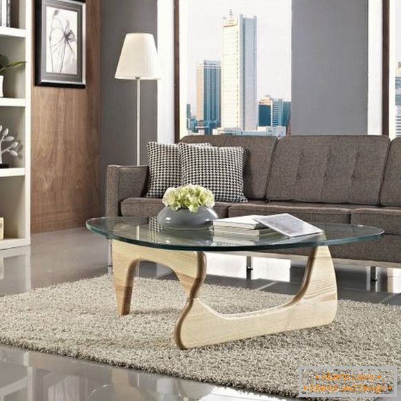 Coffee table Noguchi in the neutral living room