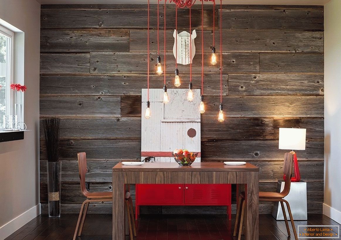 Natural wall decoration in the dining room