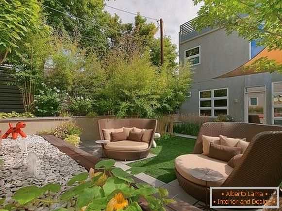 Landscaping of the courtyard of a private house, photo 4