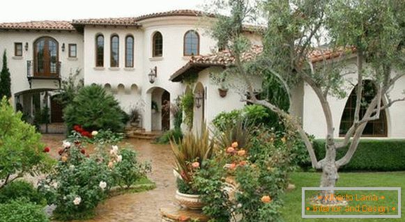 Landscaping of the courtyard of a private house, photo 11