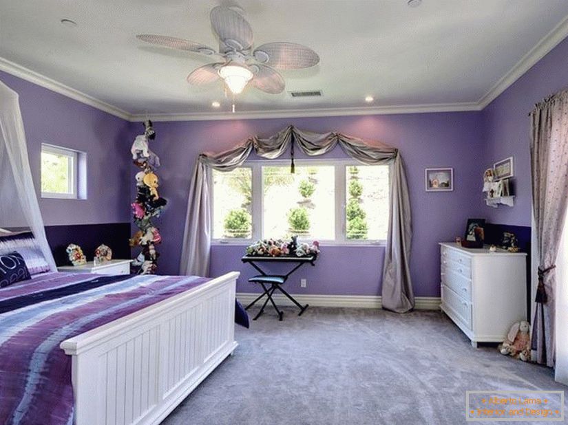 Bedroom in gentle lavender shades