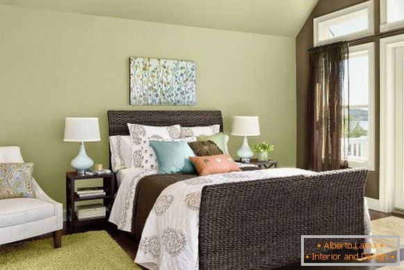 Design a bedroom in a tropical style - green wallpaper