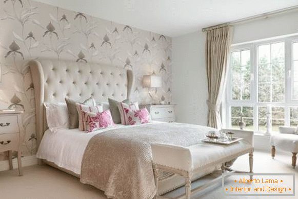 Floristic wallpaper for a bedroom - photo in the interior