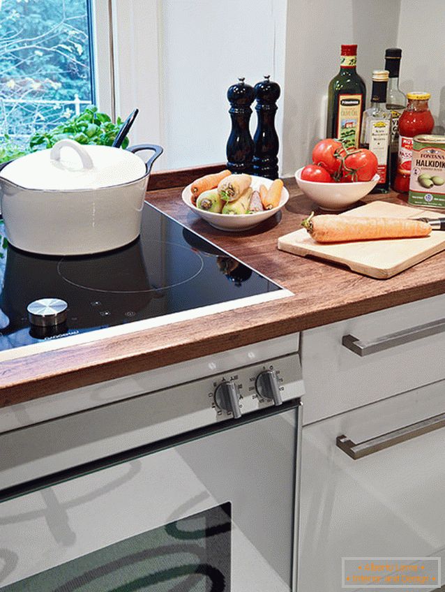 Plate and work surface in the kitchen of a studio apartment in Switzerland