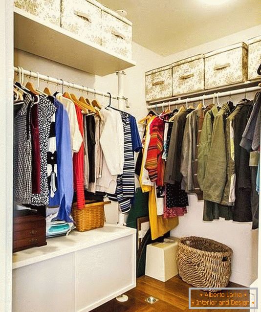 Wardrobe room from the pantry with their own hands