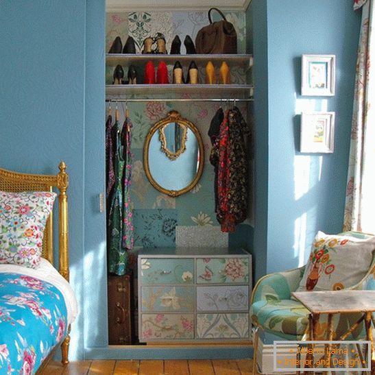 Small dressing room in the bedroom
