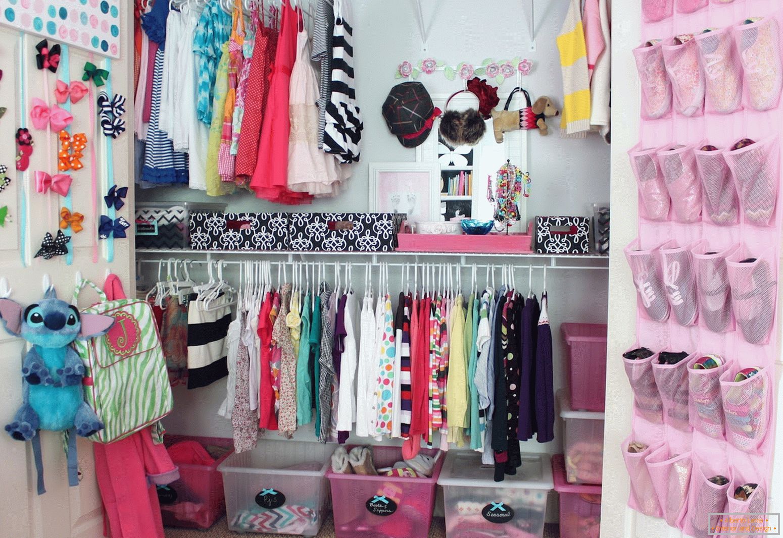 A small dressing room in the pantry