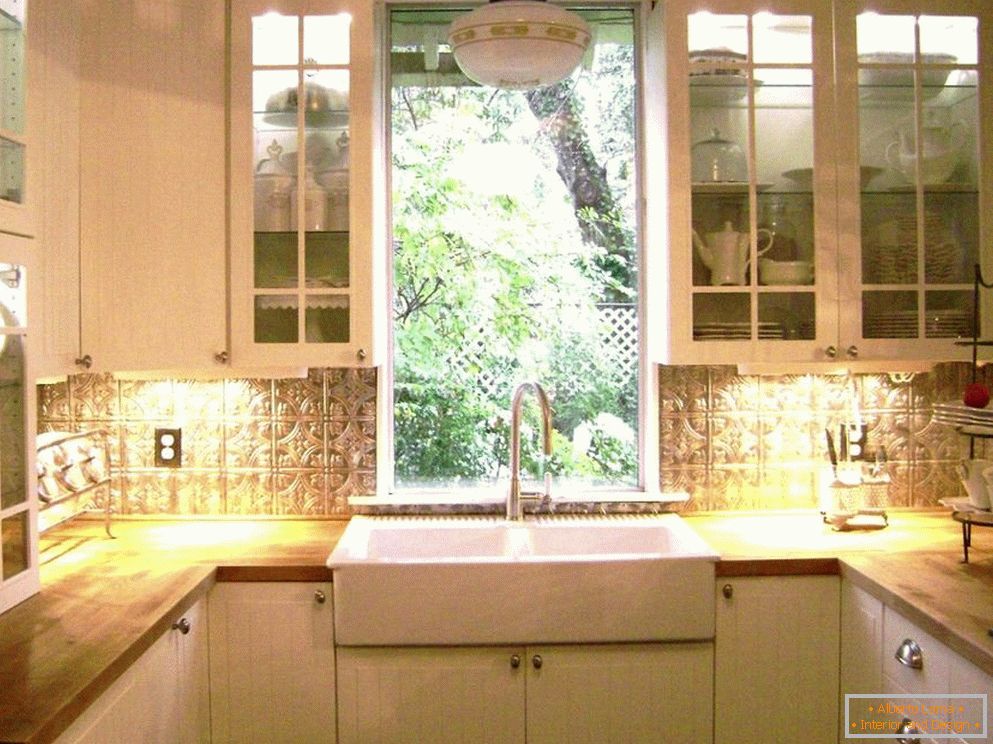 Kitchen set with glass doors