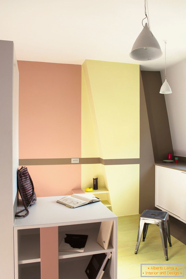 Multi-colored walls in the apartment