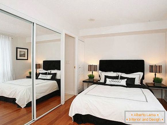 Built-in wardrobe in the small bedroom