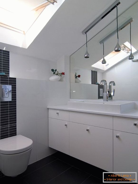 Small bathroom in black and white