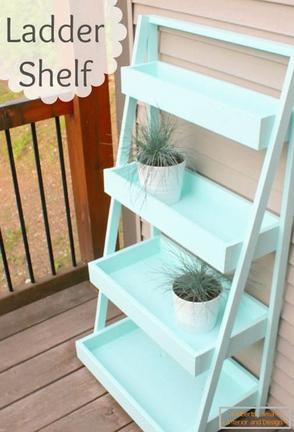 Furniture for the balcony - a convenient shelf
