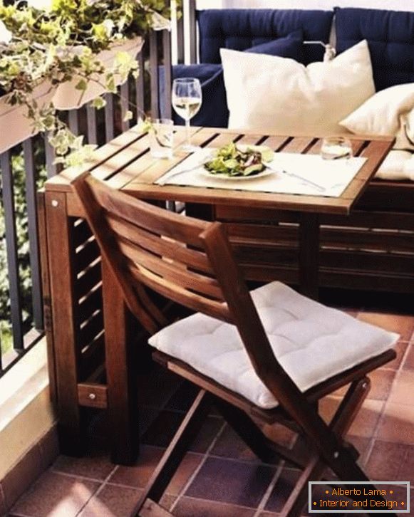 Stylish and compact furniture for the balcony
