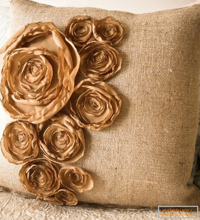 Pillow with roses