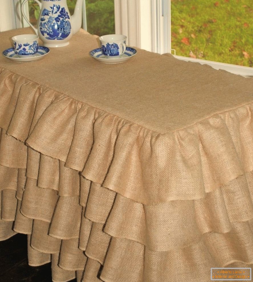 Tablecloth cloth на столе
