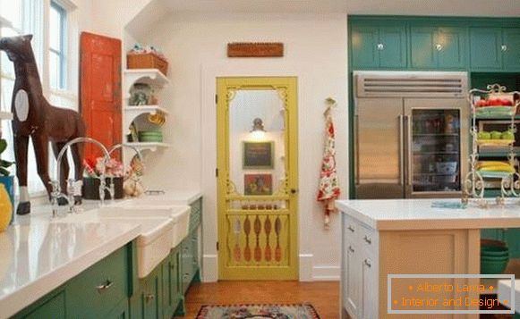 An unusual combination of color doors and floors in the interior