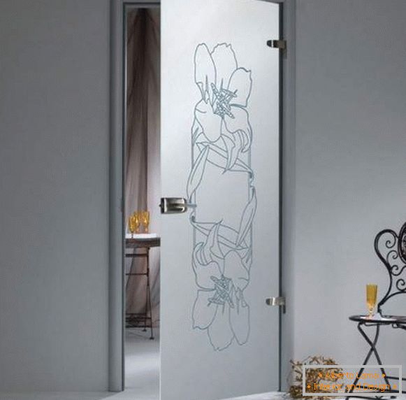 Swing door glass inter-room matte with a flower pattern