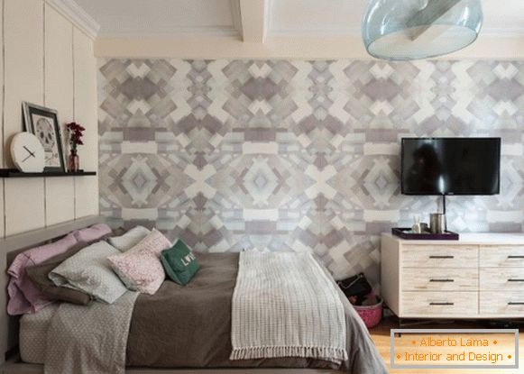 Patterned wallpaper in the loft style