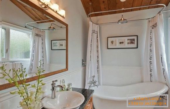 Separate bath in the bathroom design