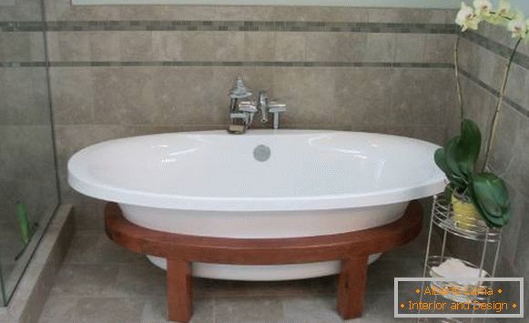 Autonomous bathtub in the bathroom design 2015