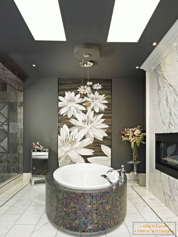 Luxurious bathroom in Chinese style