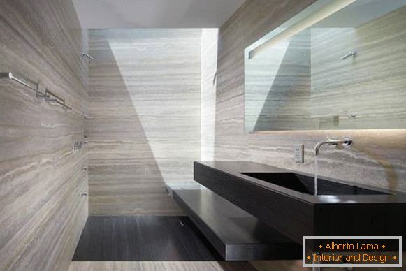 Striped marble in the bathroom
