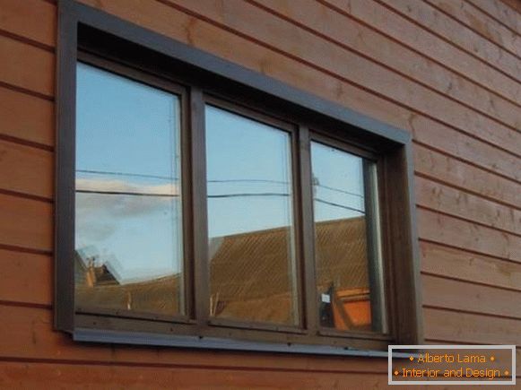 Platbands for windows in a wooden house, photo 12