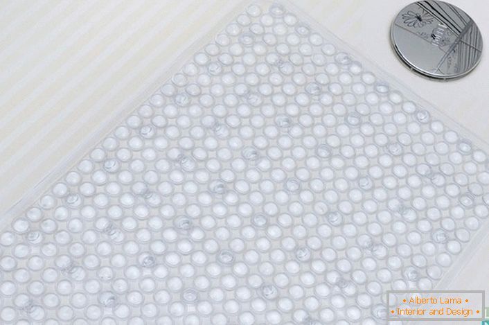 Non-slip mat is suitable for shower and bathtub. Transparent texture does not violate the concept of design intent. 