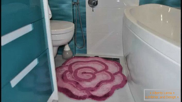 Carpet in the form of a soft pink rose for a small bathroom. 